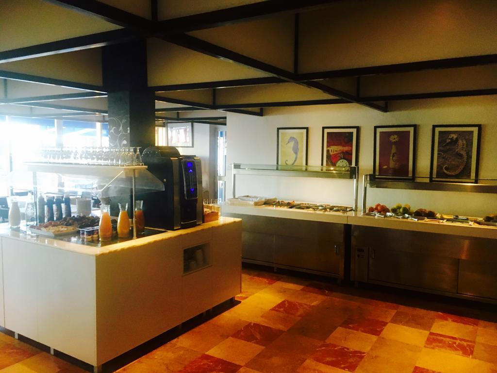 Hotel Neptuno サン・ペドロ・デル・ピナタル エクステリア 写真