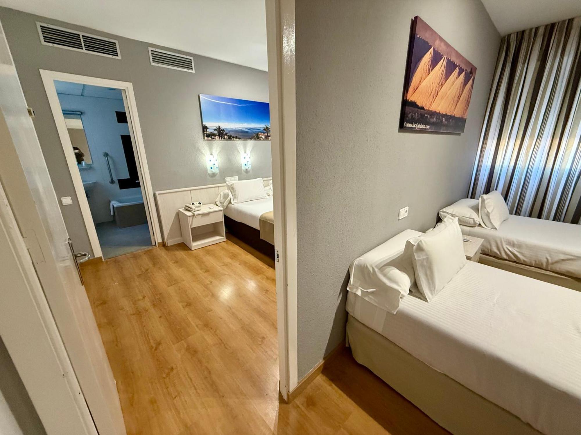 Hotel Neptuno サン・ペドロ・デル・ピナタル 部屋 写真