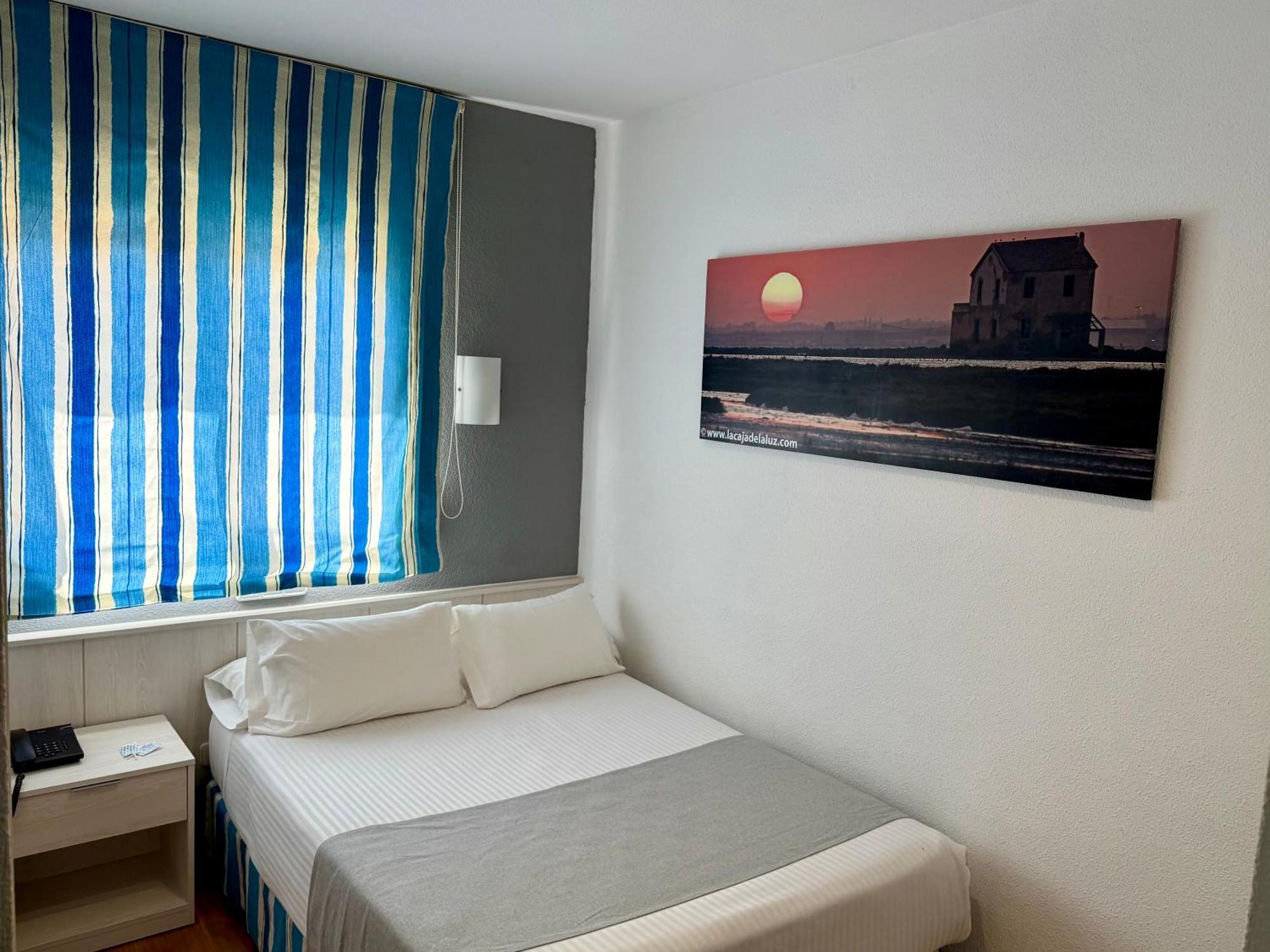Hotel Neptuno サン・ペドロ・デル・ピナタル 部屋 写真