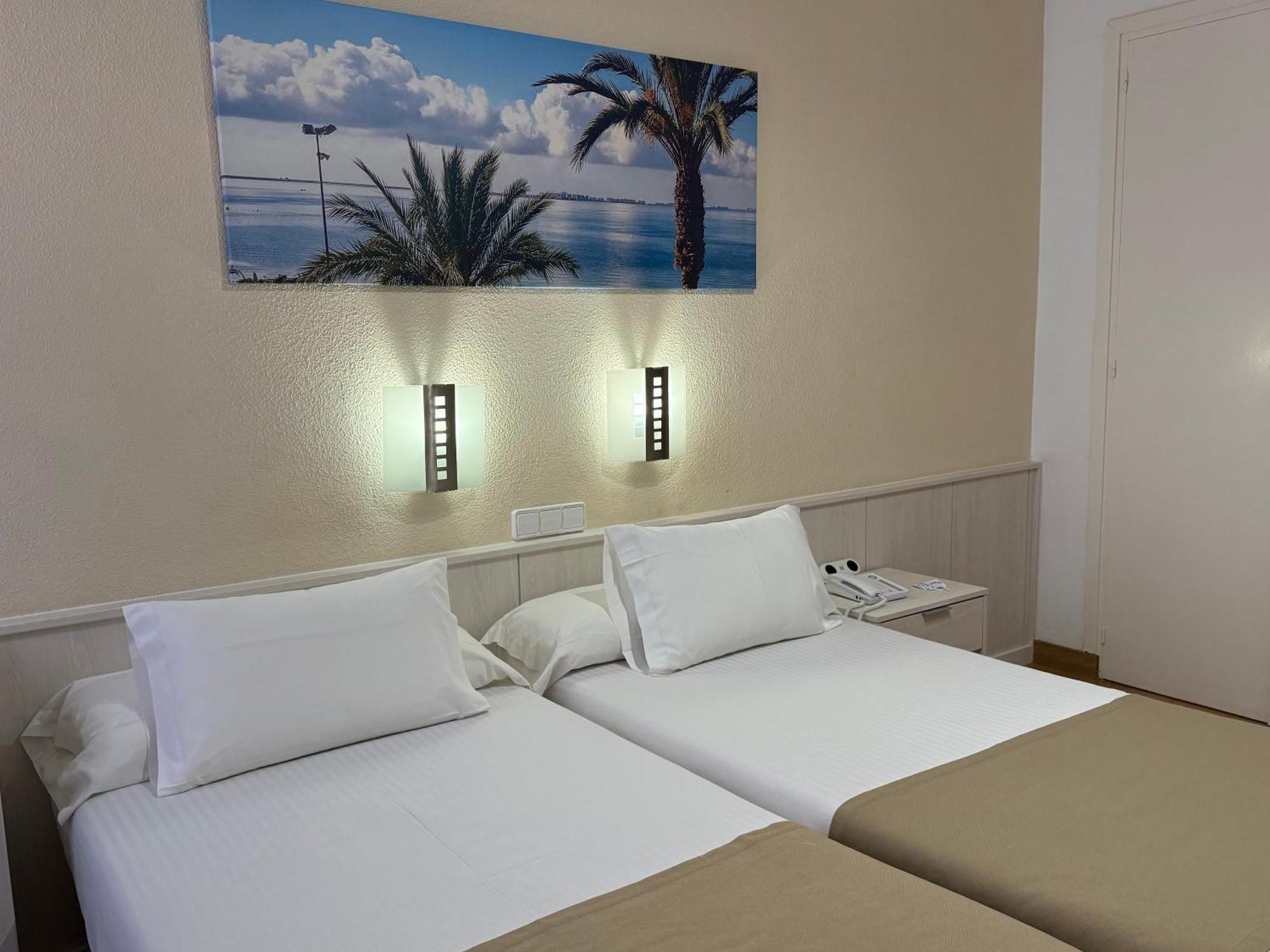 Hotel Neptuno サン・ペドロ・デル・ピナタル 部屋 写真