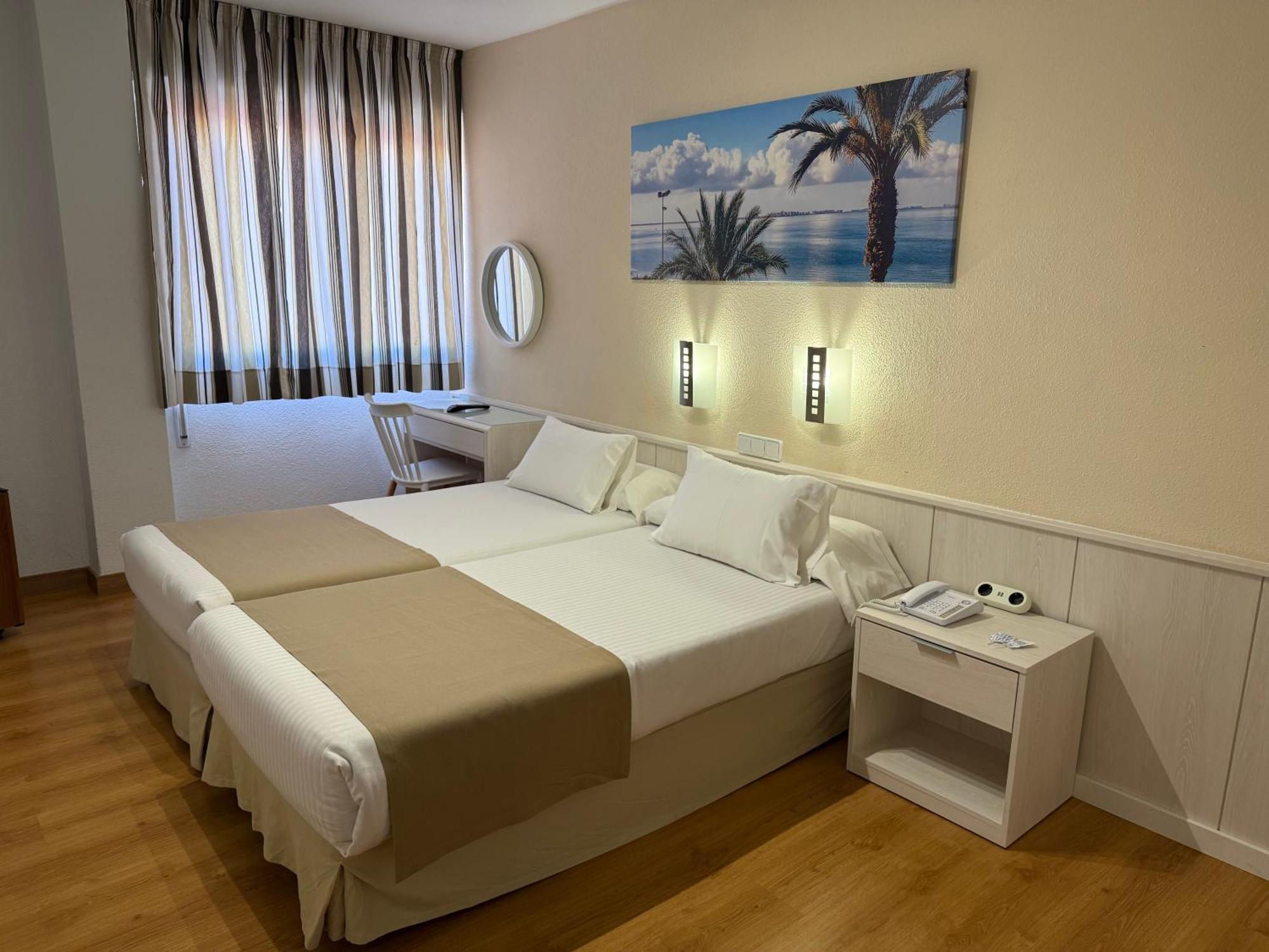 Hotel Neptuno サン・ペドロ・デル・ピナタル 部屋 写真