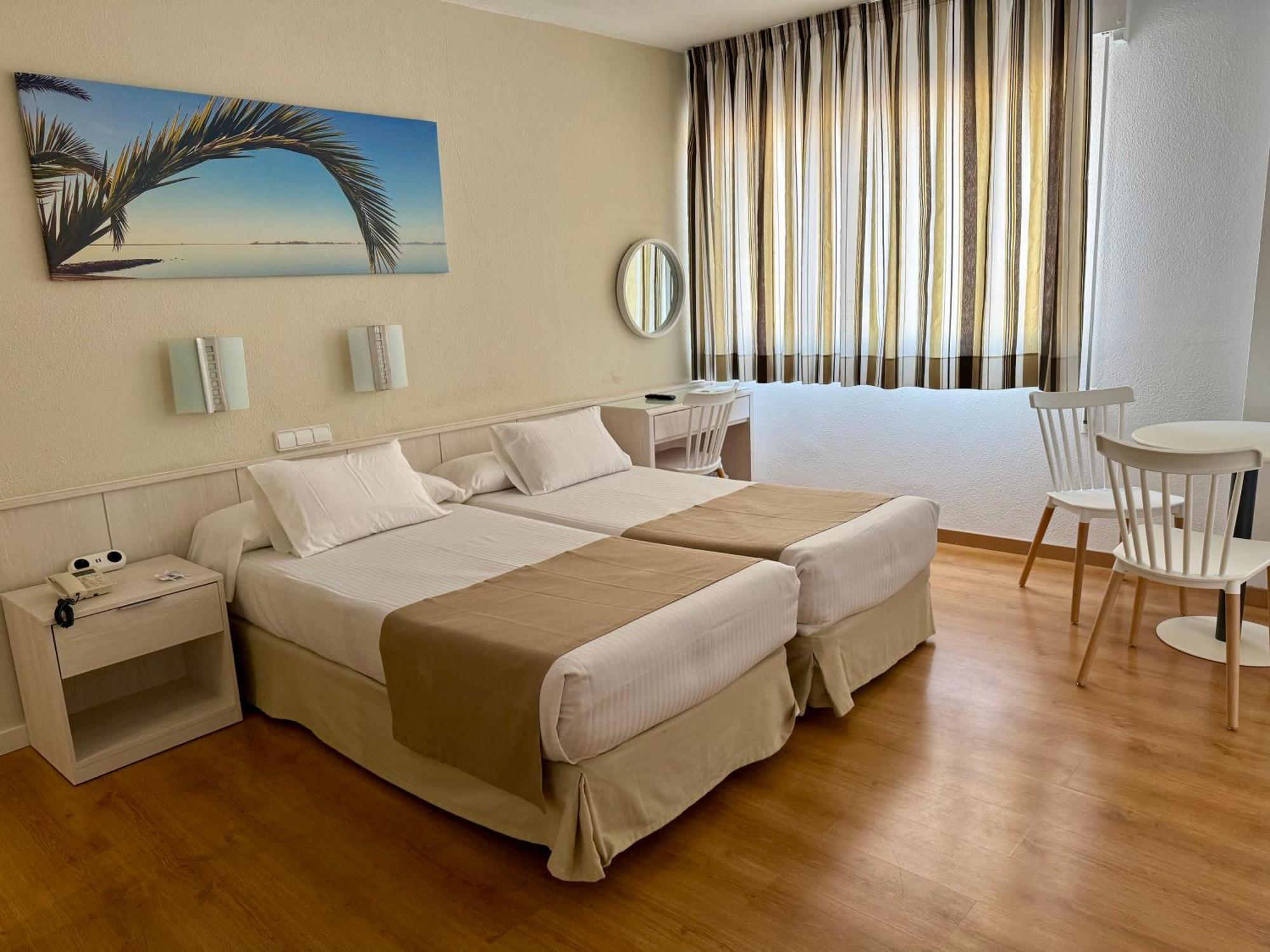 Hotel Neptuno サン・ペドロ・デル・ピナタル 部屋 写真
