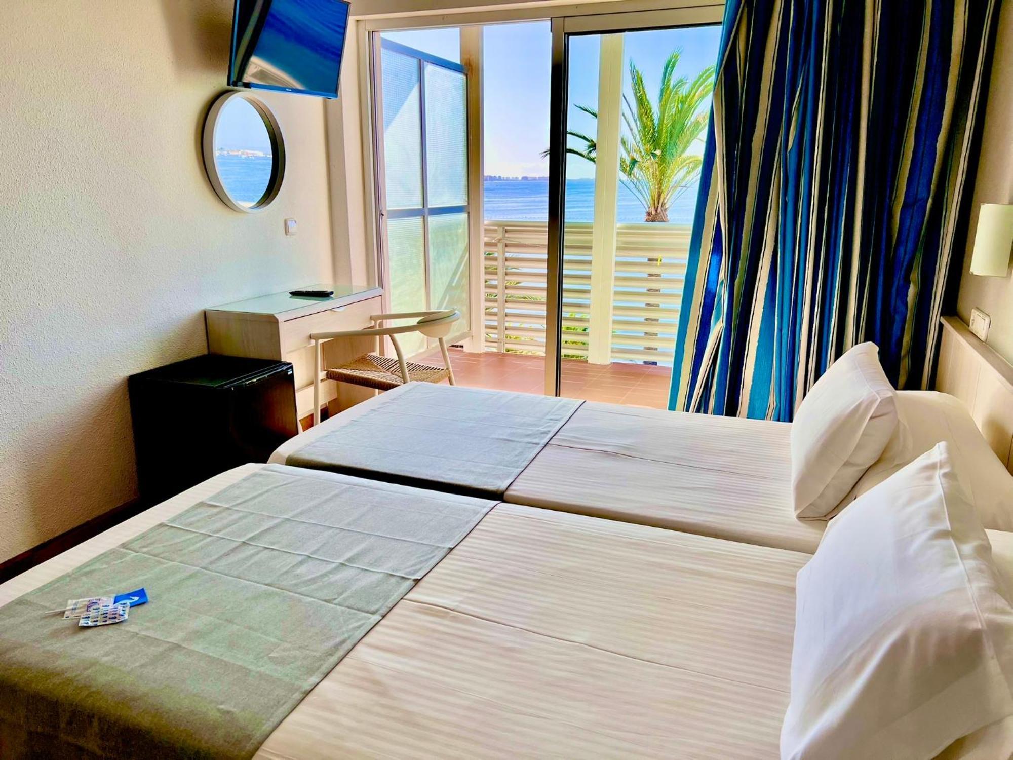 Hotel Neptuno サン・ペドロ・デル・ピナタル エクステリア 写真