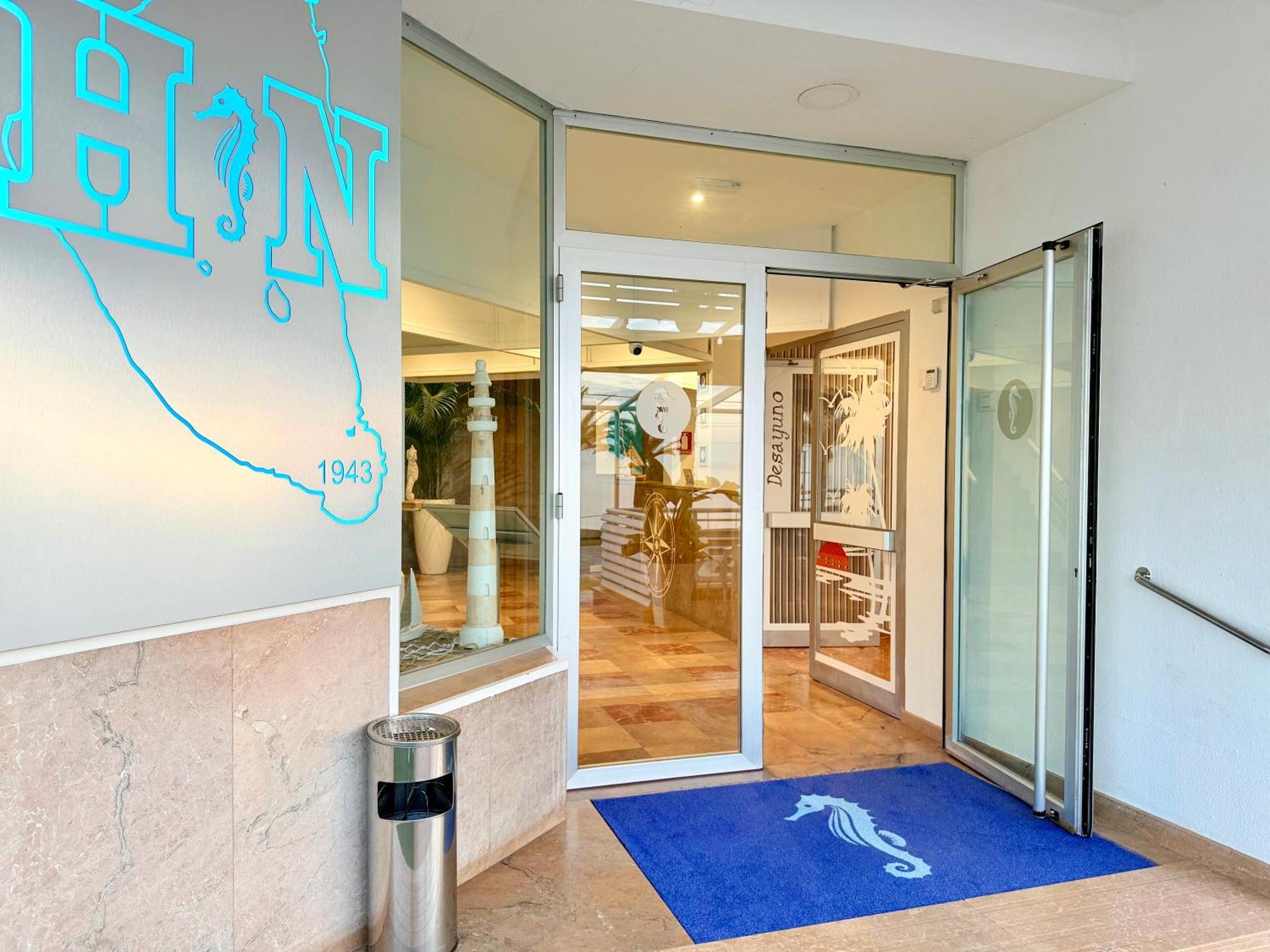 Hotel Neptuno サン・ペドロ・デル・ピナタル エクステリア 写真